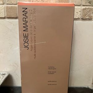 Josie Maran self-tanning kit